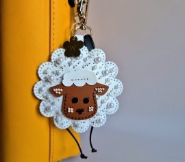 Шарм для сумки – Мила овечка FLBB-197 Wonderland Crafts | Салон рукоділля
