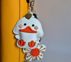 Шарм для сумки – Качечка з квіткою FLBB-198 Wonderland Crafts | Салон рукоділля