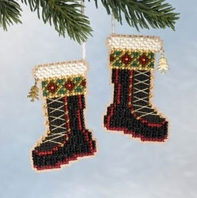 Santa's Boots//Сапоги Санти MH166306 Mill Hill вышивка крестом  | Набор | Купить - Салон рукоделия — Давайте создадим шедевр вместе!