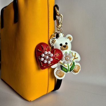 Шарм для сумки – Білий ведмедик​​ FLBB-192 Wonderland Crafts | Салон рукоділля